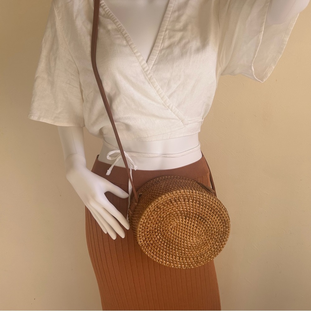 Round Woven Rattan Crossbody Picnic Bag – Bali Boho Style – Leather Strap